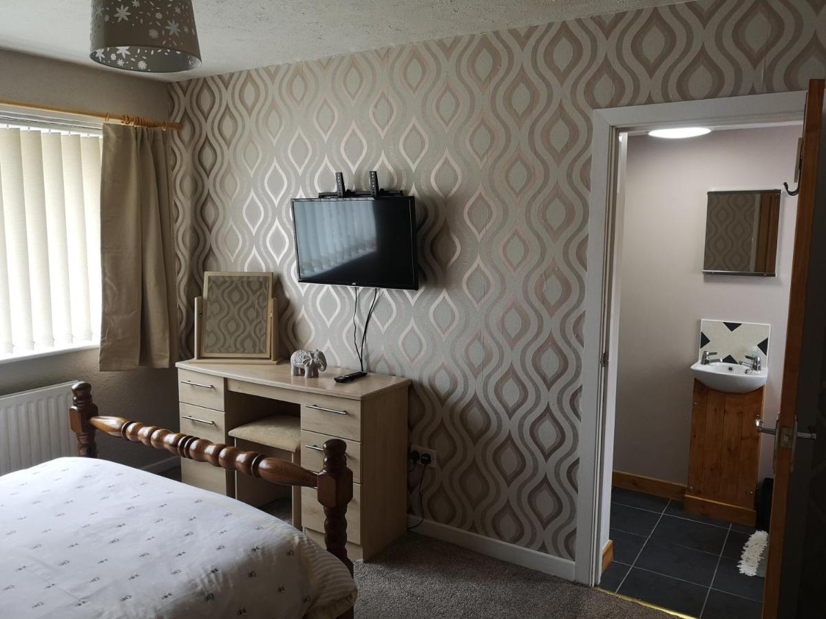 En-Suite Bedroom In A Quiet Bungalow ポルスマドグ エクステリア 写真